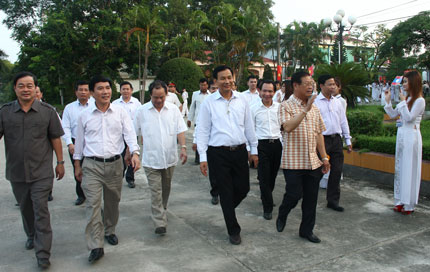Đoàn công tác Chính phủ Lào, do đồng chí Somsavat Lengsavad thăm và làm việc tại trường Cao đẳng KT - TC Thái Nguyên