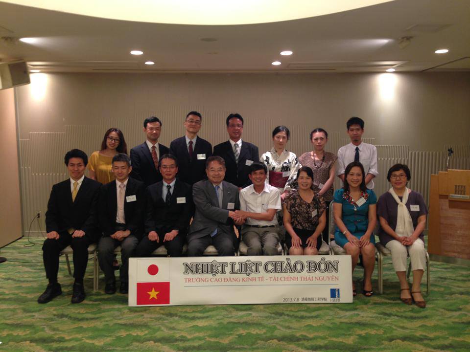 Đoàn cán bộ lãnh đạo nhà Trường thăm và làm việc tại học viện CNTT I - SEIFU Nhật Bản